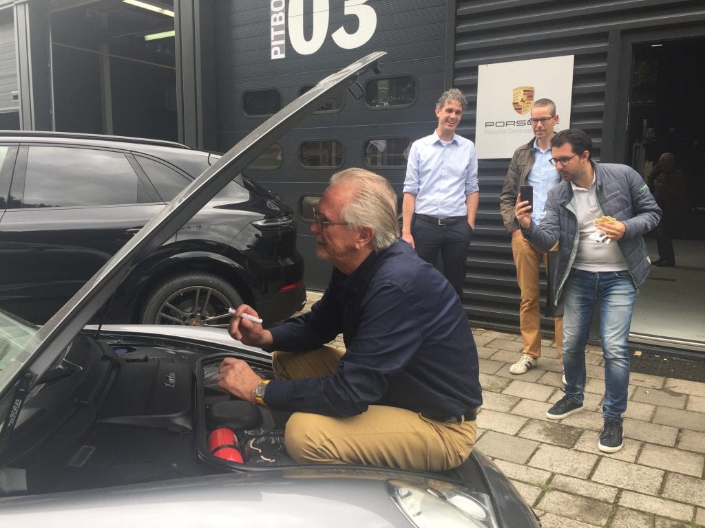 Harm Lagaaij signeert mijn Porsche 911 996 Twin Turbo