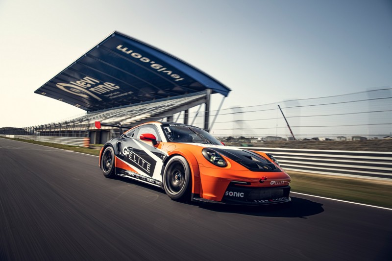 Negen Nederlanders Aan De Start Bij Premiere Porsche Mobil 1 Supercup Op Zandvoort